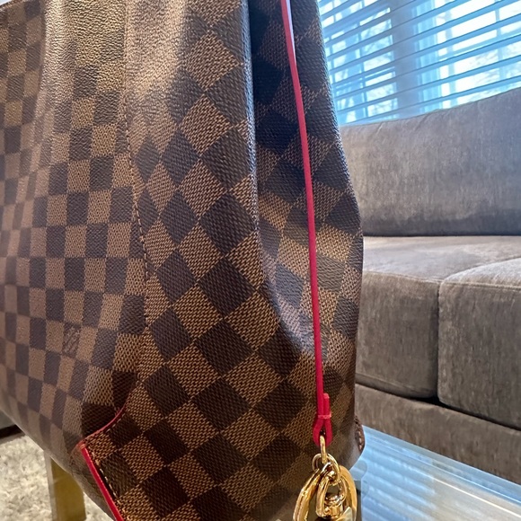 NEW LOUIS VUITTON CAISSA HOBO Cherry Interior & Trim. - Picture 7 of 11